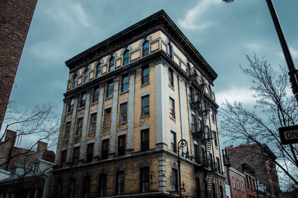 Greenwich Village: Un Viaje desde su Historia Hasta la Modernidad en el Corazón de NYC