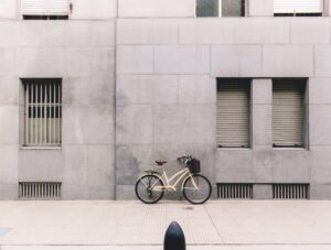 La Ciudad en Bicicleta: Explora rutas de ciclismo en la ciudad y comparte consejos para ciclistas